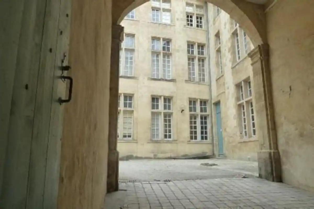 Les Trois Chandeliers Un Petit Paradis En Plein Centre Ville Bordeaux Exterior photo