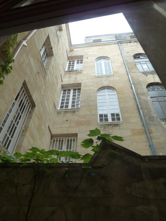Les Trois Chandeliers Un Petit Paradis En Plein Centre Ville Bordeaux Exterior photo