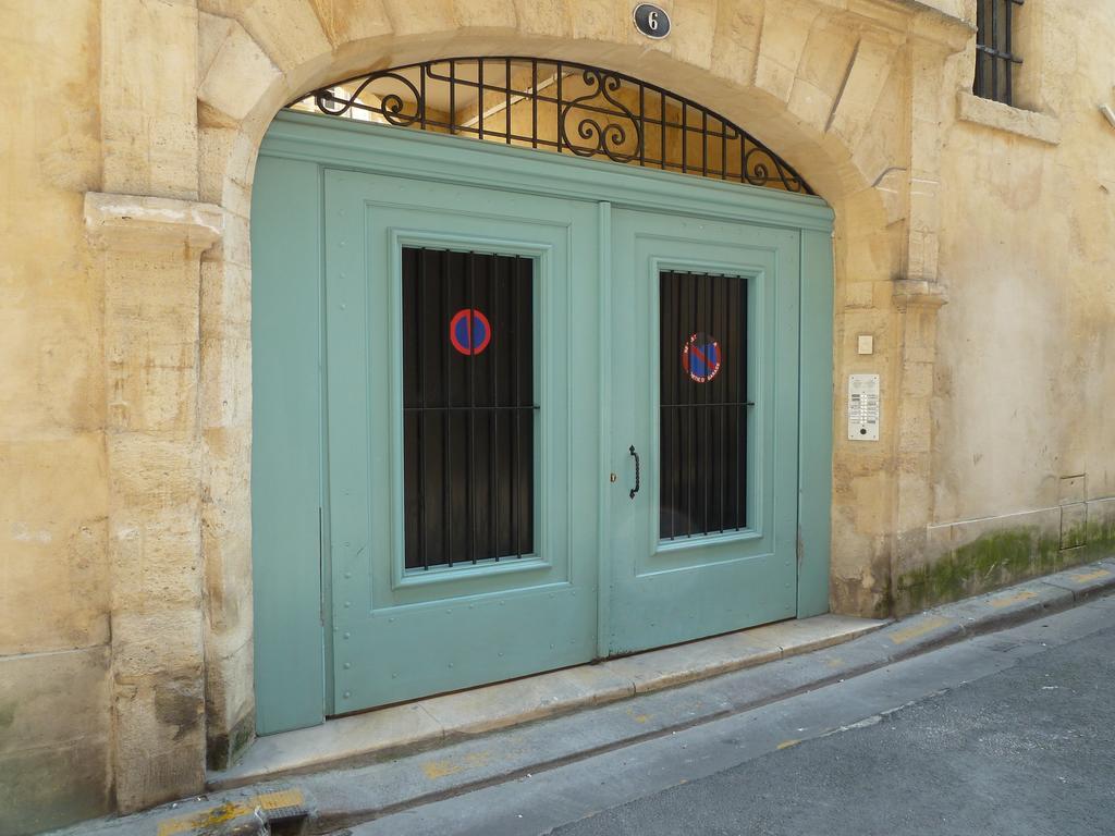 Les Trois Chandeliers Un Petit Paradis En Plein Centre Ville Bordeaux Exterior photo
